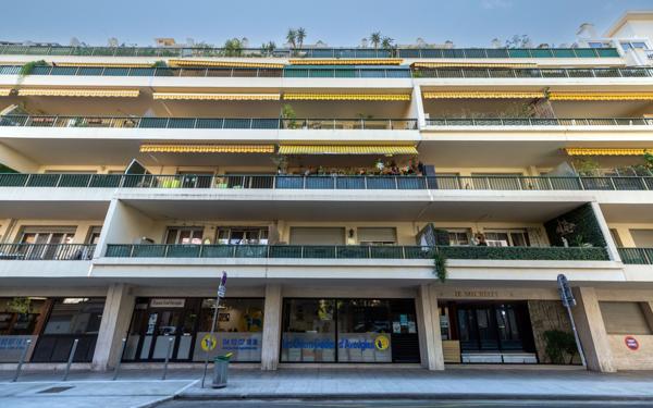Appartement à vendre    3 pièces • 59 m2 Nice