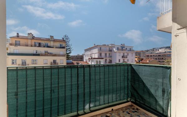 Appartement à vendre    3 pièces • 59 m2 Nice