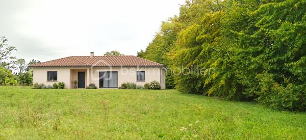 A vendre terrain constructible de 4019m2 libre de tout constructeur à quelques kilomètres d' Auneuil, village avec toutes les commodités.