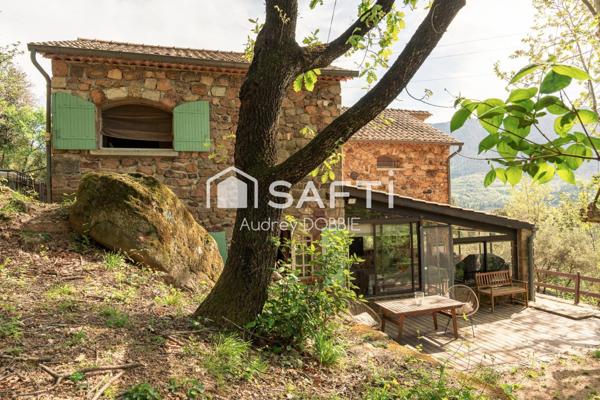 07140 : Aux Salelles , Maison Pierre de 204 M2 avec vue et piscine