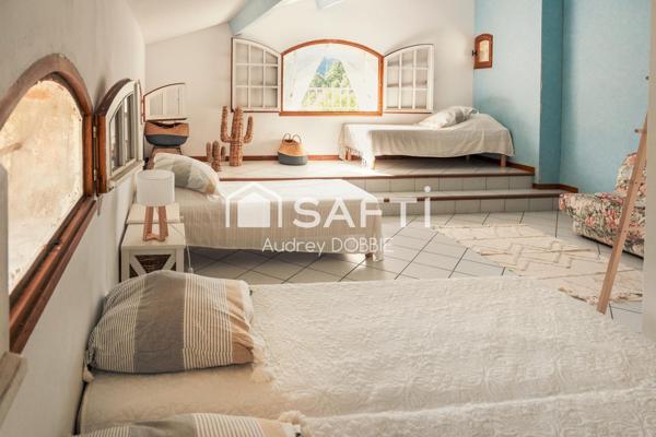 07140 : Aux Salelles , Maison Pierre de 204 M2 avec vue et piscine