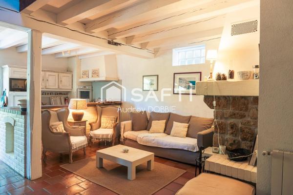 07140 : Aux Salelles , Maison Pierre de 204 M2 avec vue et piscine