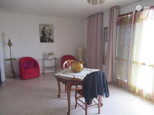 A vendre à TROYES PROCHE Théâtre de champagne appartement de type 2 loué . Dans résidence entre...