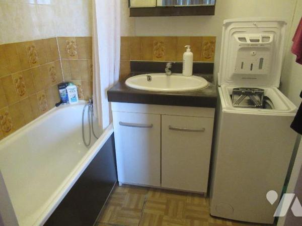 A vendre à TROYES PROCHE Théâtre de champagne appartement de type 2 loué . Dans résidence entre...