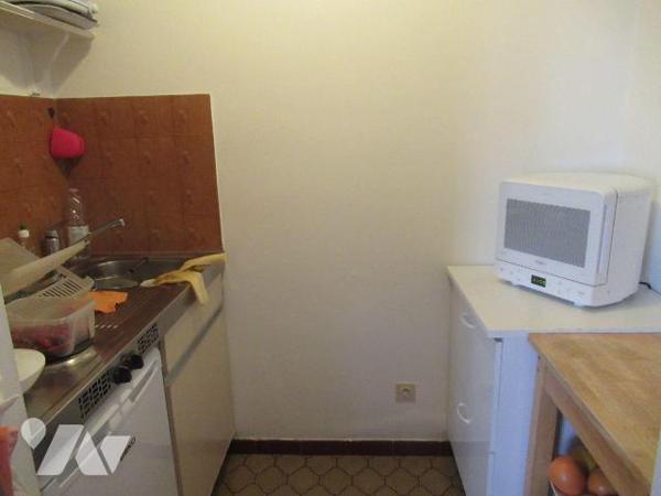 A vendre à TROYES PROCHE Théâtre de champagne appartement de type 2 loué . Dans résidence entre...