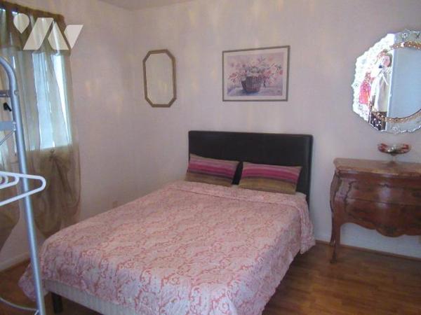 A vendre à TROYES PROCHE Théâtre de champagne appartement de type 2 loué . Dans résidence entre...