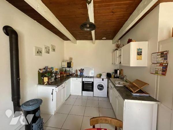 Ensemble de 2 maisons situées au calme

La maison principale est une maison en pierres recons...