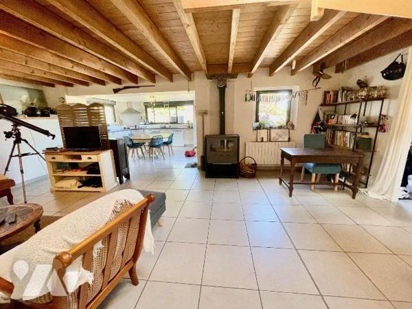 Ensemble de 2 maisons situées au calme

La maison principale est une maison en pierres recons...