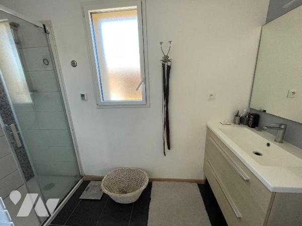 Ensemble de 2 maisons situées au calme

La maison principale est une maison en pierres recons...