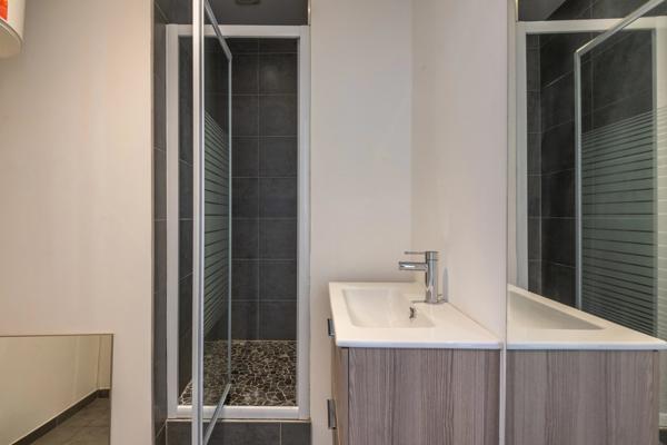 Lyon 7ème - Ancien local réhabilité de 243,65 m² - Esprit Loft - Usage mixte