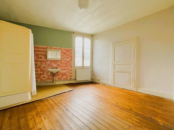 Brissac-Loire-Aubance - masion ancienne à renover - 3 chambres et garage à seulement 15 minutes du Sud d'Angers