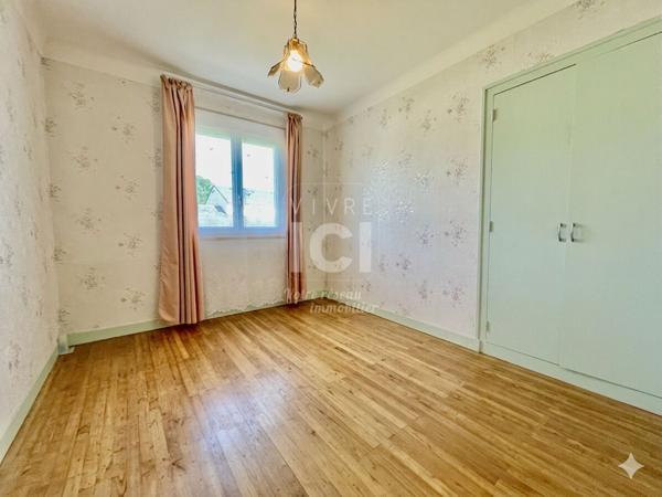 MAISON - 4 CHAMBRES - 800m² - BOURG HERIC