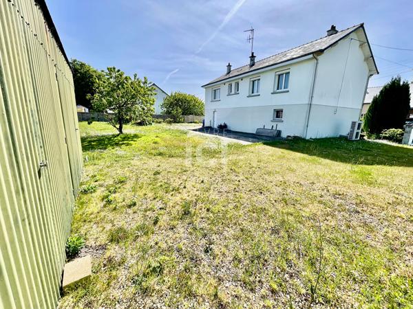 MAISON - 4 CHAMBRES - 800m² - BOURG HERIC