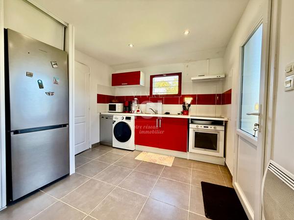MAISON - 4 CHAMBRES - 800m² - BOURG HERIC