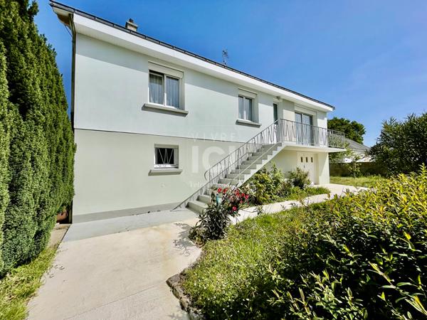 MAISON - 4 CHAMBRES - 800m² - BOURG HERIC