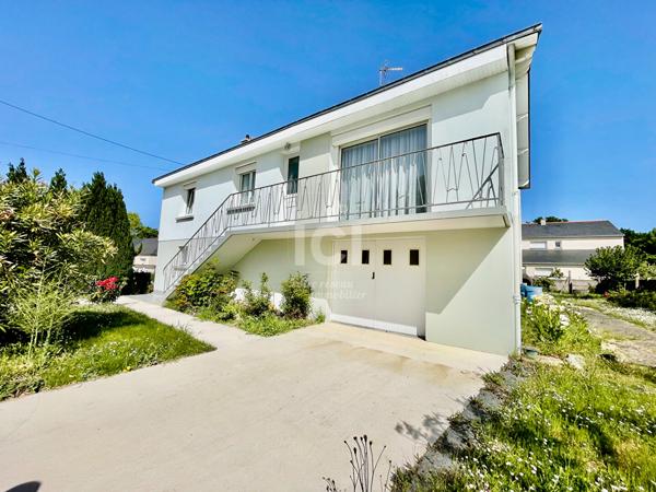 MAISON - 4 CHAMBRES - 800m² - BOURG HERIC