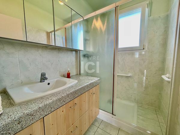MAISON - 4 CHAMBRES - 800m² - BOURG HERIC