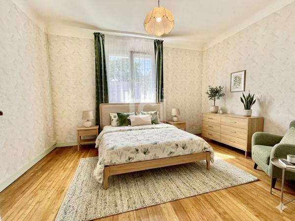 MAISON - 4 CHAMBRES - 800m² - BOURG HERIC
