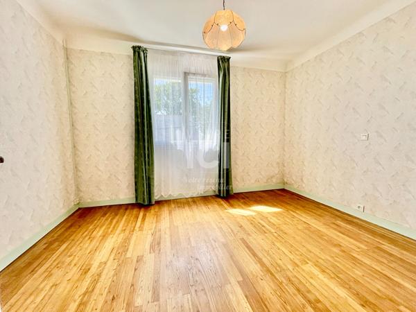 MAISON - 4 CHAMBRES - 800m² - BOURG HERIC