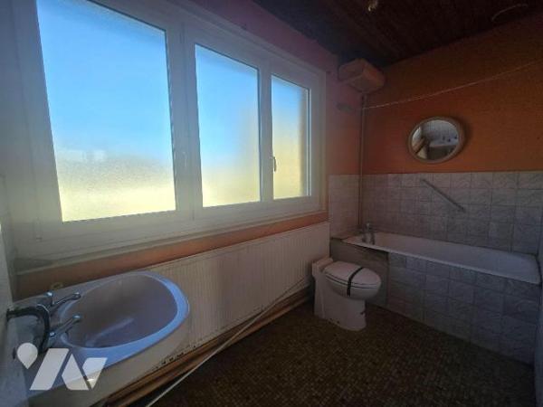 Maison à Vendre à Condé-sur-l'Escaut (59163) en Nord (59)

Cette maison propose une surface h...