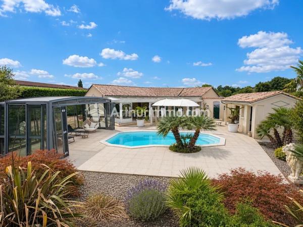 Vente                                                      Maison
                        
                     6 pièces                      198 m2                     à Mussidan