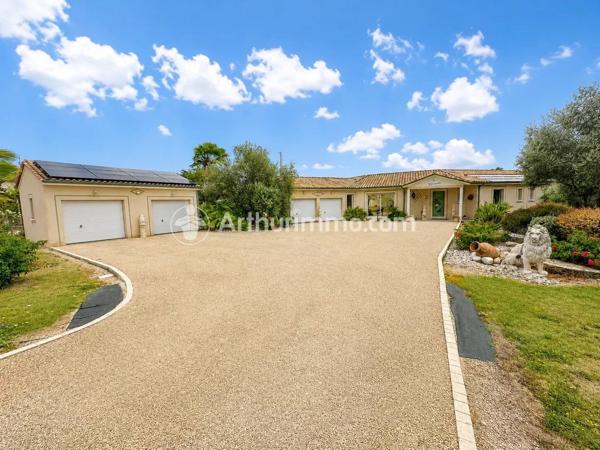 Vente                                                      Maison
                        
                     6 pièces                      198 m2                     à Mussidan