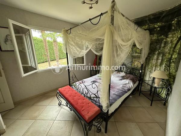 Vente                                                      Maison
                        
                     6 pièces                      198 m2                     à Mussidan