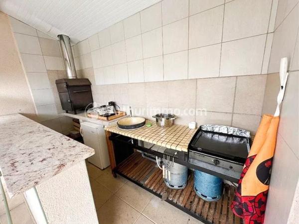 Vente                                                      Maison
                        
                     6 pièces                      198 m2                     à Mussidan