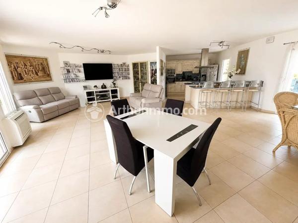 Vente                                                      Maison
                        
                     6 pièces                      198 m2                     à Mussidan
