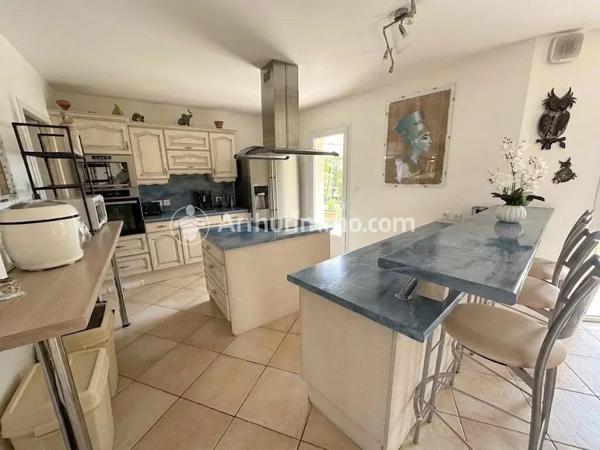 Vente                                                      Maison
                        
                     6 pièces                      198 m2                     à Mussidan