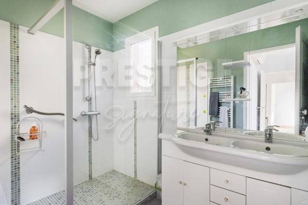 Villa
                                                                                                                                                                                                                                                                                                                        5 pièce(s)                                                                                                                                                                                                          4 chambre(s)                                                                                                                                                                                                          140  m²