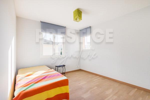Villa
                                                                                                                                                                                                                                                                                                                        5 pièce(s)                                                                                                                                                                                                          4 chambre(s)                                                                                                                                                                                                          140  m²