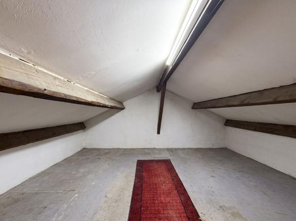 Maison Gardanne T3 77.99 m2 sur 445 m² de parcelle avec possibilité d'agrandissement.