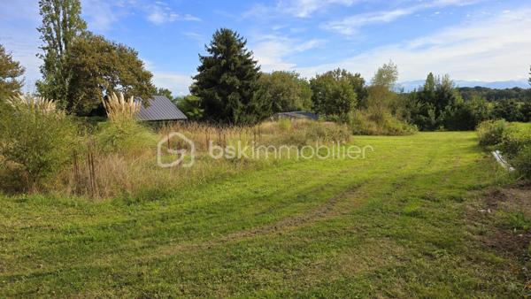 Terrain de 2 100 m²