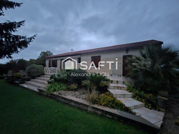 Belle maison de plain pied offrant un grand jardin de plus de 2000m²