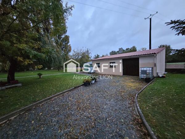 Belle maison de plain pied offrant un grand jardin de plus de 2000m²