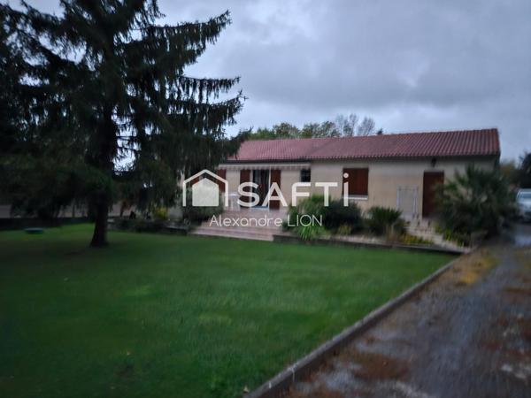 Belle maison de plain pied offrant un grand jardin de plus de 2000m²