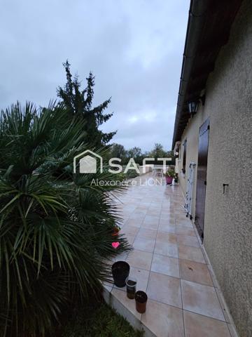 Belle maison de plain pied offrant un grand jardin de plus de 2000m²