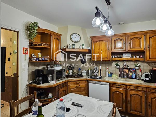 Belle maison de plain pied offrant un grand jardin de plus de 2000m²