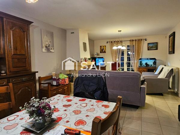 Belle maison de plain pied offrant un grand jardin de plus de 2000m²