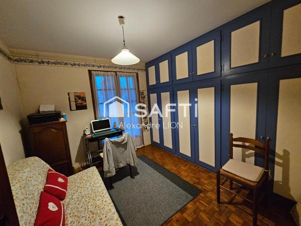 Belle maison de plain pied offrant un grand jardin de plus de 2000m²