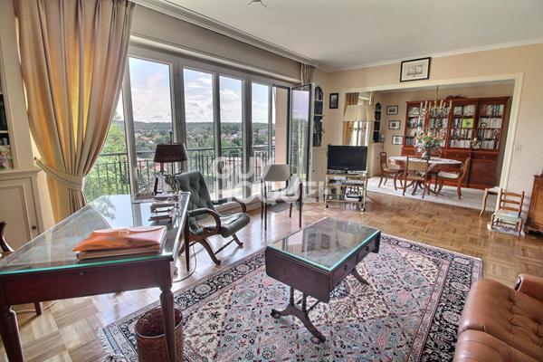 Chaville - Rive Droite : À vendre : Appartement traversant T5, parking, box et cave