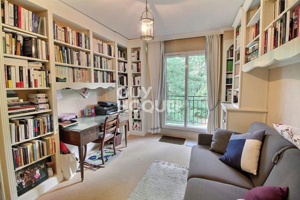 Chaville - Rive Droite : À vendre : Appartement traversant T5, parking, box et cave