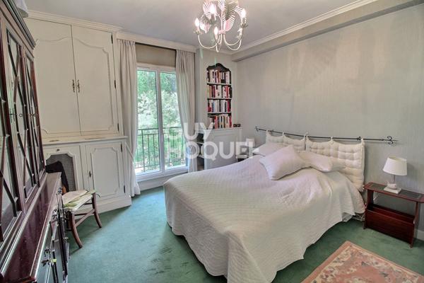 Chaville - Rive Droite : À vendre : Appartement traversant T5, parking, box et cave