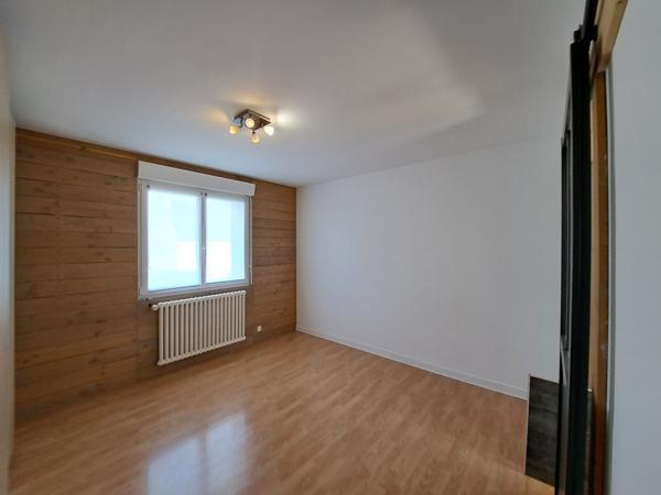 A Louer. Libre le 30/10/2026. Quimper, Quartier Résidentiel pour Maison Meublée avec Jardin