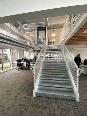 Bureaux à louer à Villeneuve d'Ascq proche transports et services