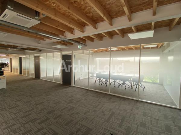 Bureaux à louer à Villeneuve d'Ascq proche transports et services