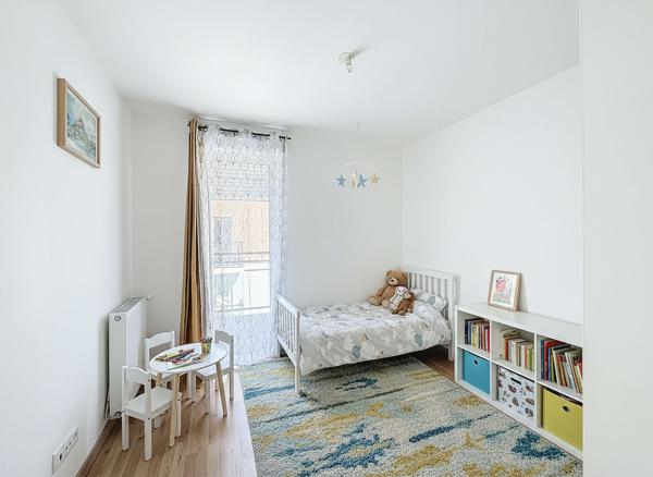 Appartement F4 à Meaux dans une résidence de 2015 - proche Pâtis et avenue Foch - 2 balcons et 2 places de parking en sous-sol - secteur calme - gare à 20 minutes à pied.