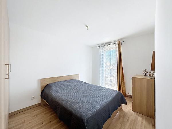 Appartement F4 à Meaux dans une résidence de 2015 - proche Pâtis et avenue Foch - 2 balcons et 2 places de parking en sous-sol - secteur calme - gare à 20 minutes à pied.