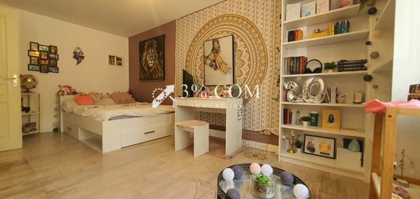 Chantonnay 5 minutes du centre ville Maison de plain-pied de 201 m² au calme  Chantonnay (85110)